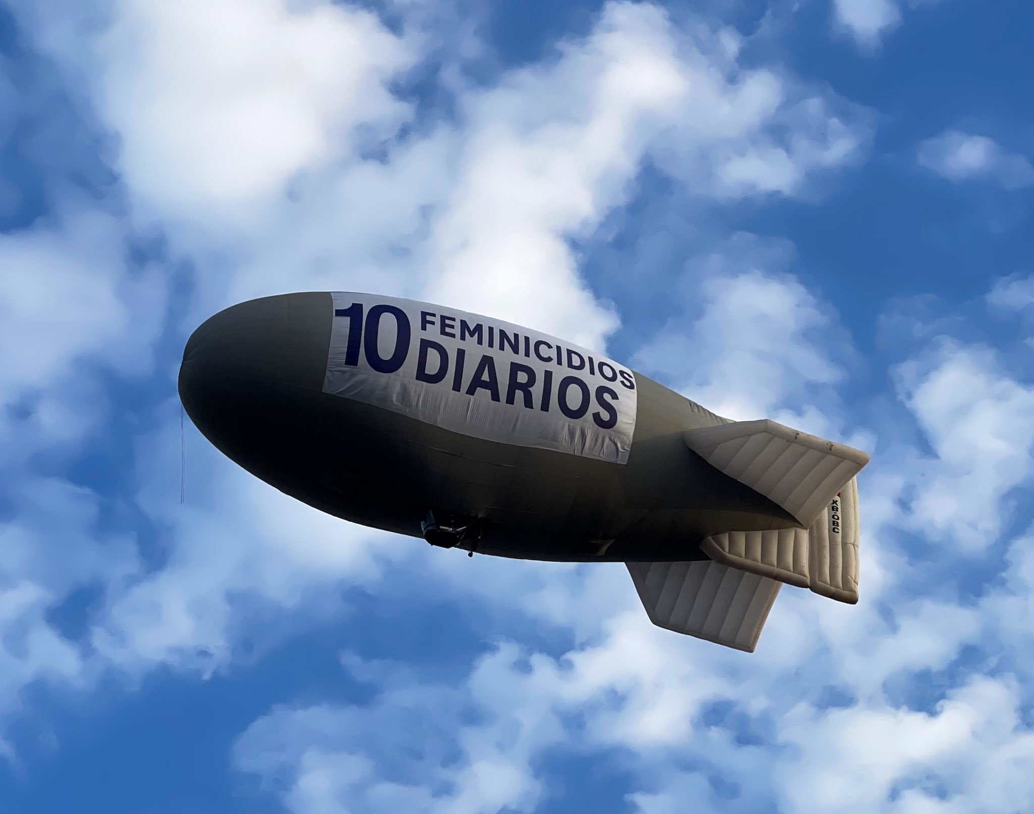 #Video “Ninguna en el olvido”, el mensaje de un dirigible en la CDMX previo al 8M #Video “Ninguna en el olvido”, el mensaje de un dirigible en la CDMX previo al 8M