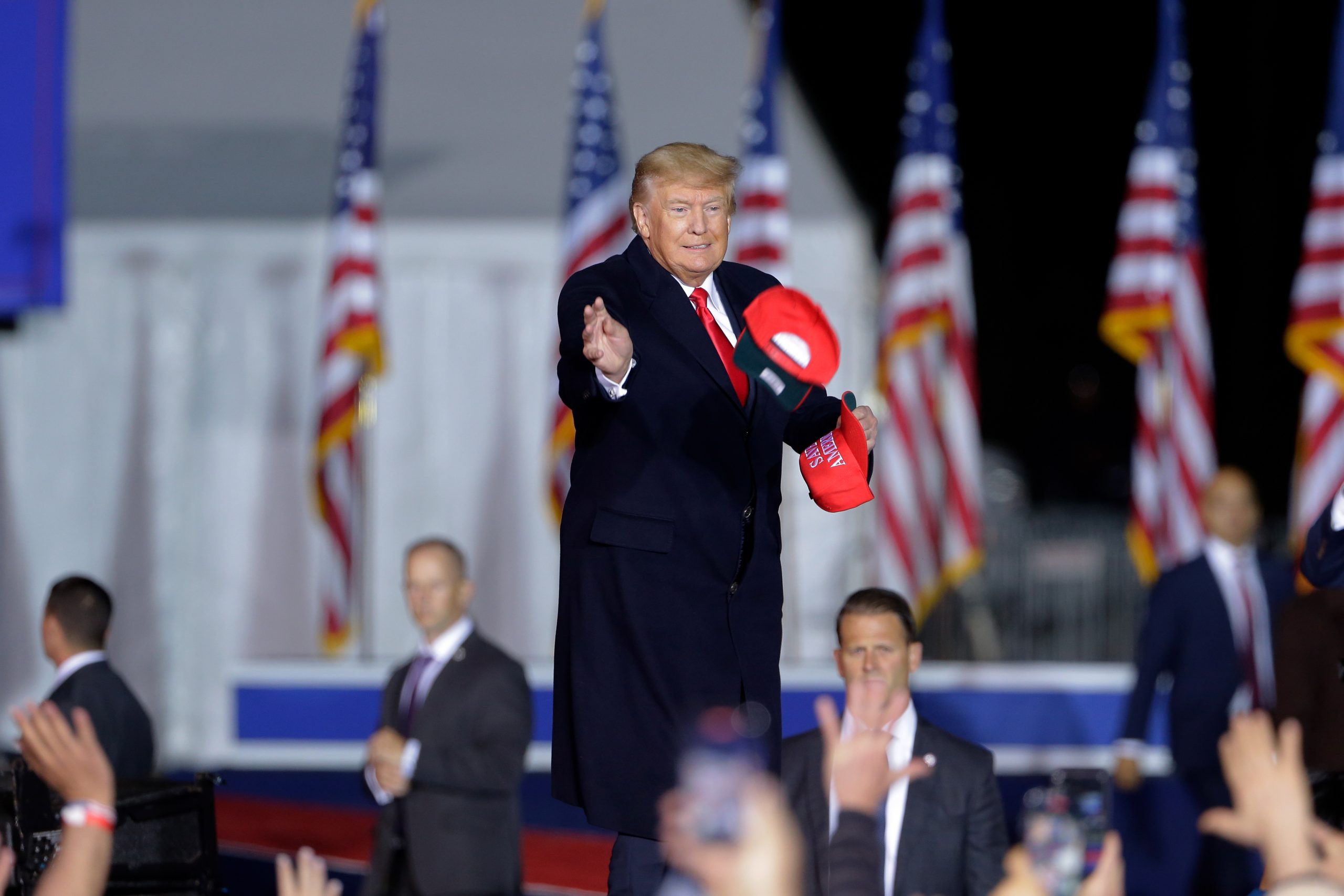 Avión que transportaba a Trump hizo aterrizaje de emergencia el sábado