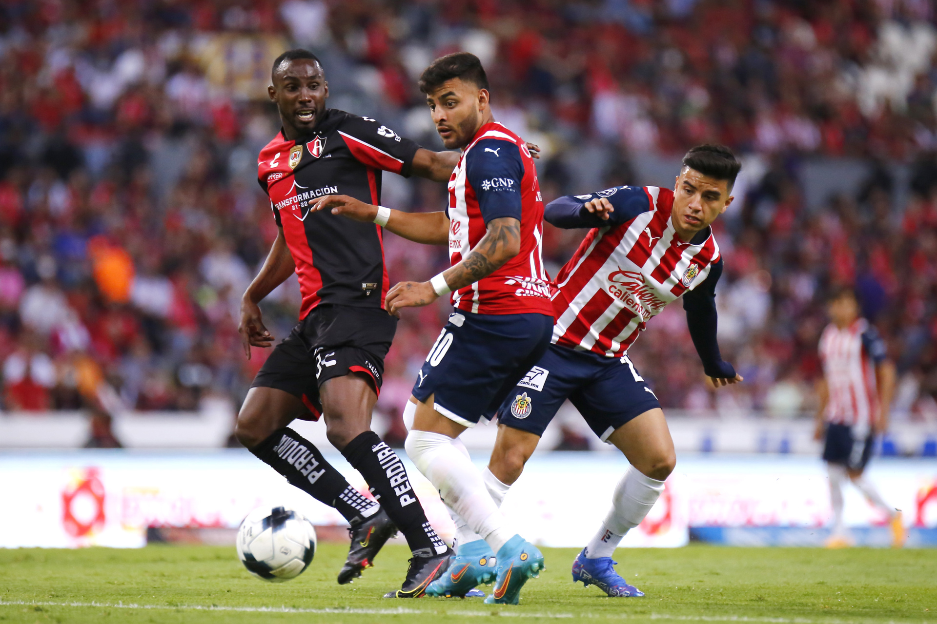 Julián Quiñones rescata el empate para Atlas ante el Guadalajara