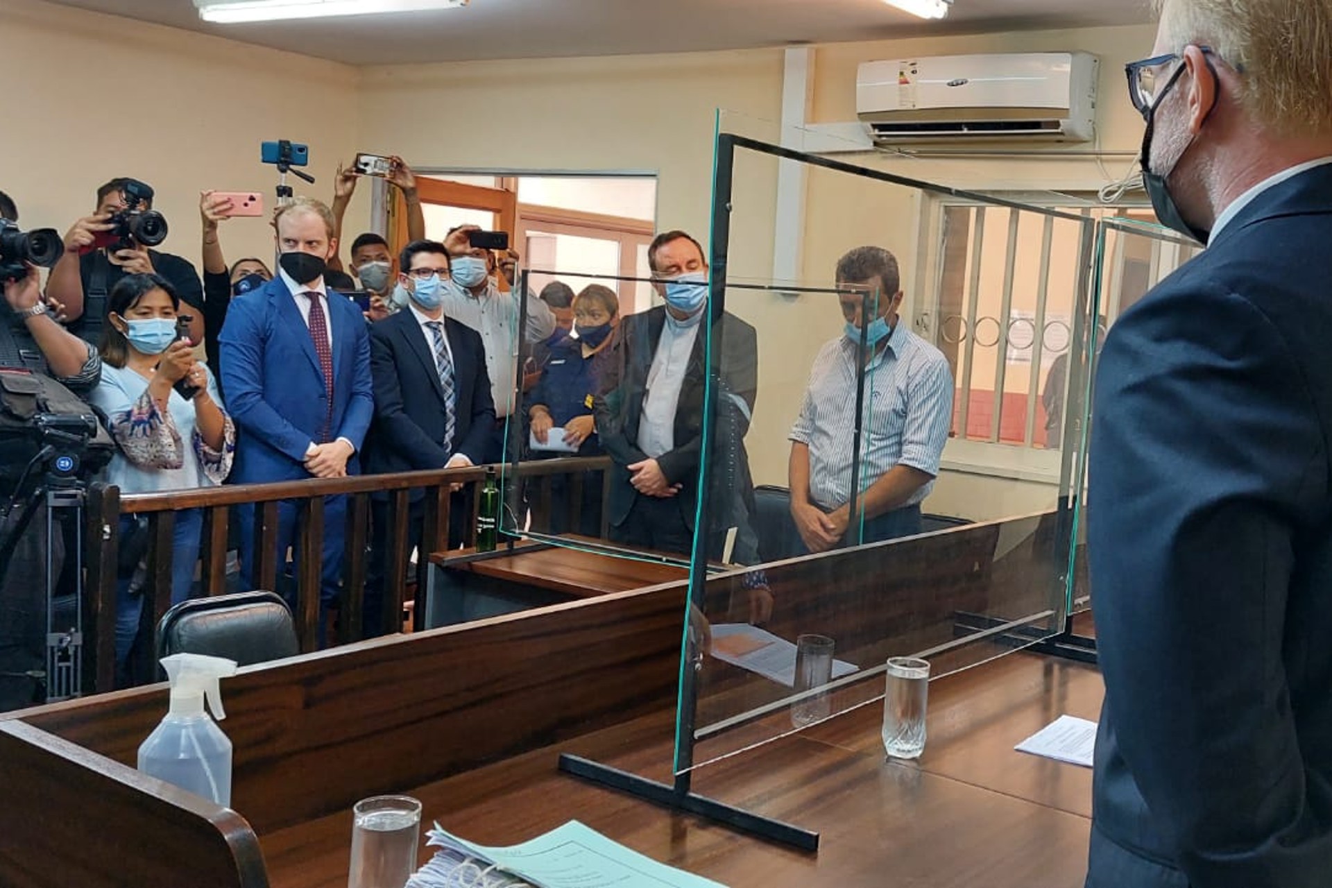 Condenan en Argentina a exobispo por abusos a dos exseminaristas