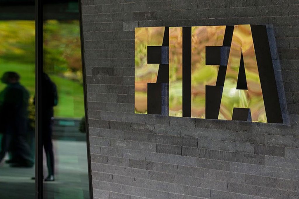 UEFA y la Concacaf exigen 2 mil 100 mdd de las reservas de FIFA