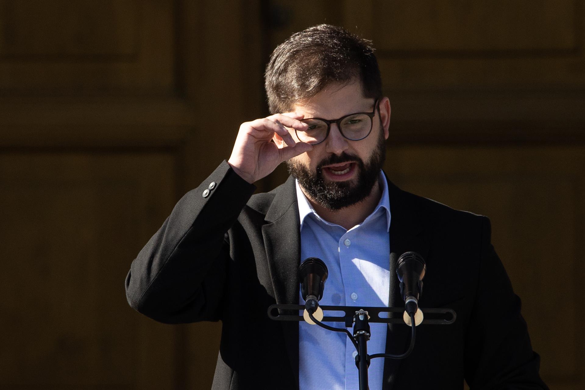 Boric convoca a líderes partidistas de Chile a dialogar ante rechazo a nueva Constitución