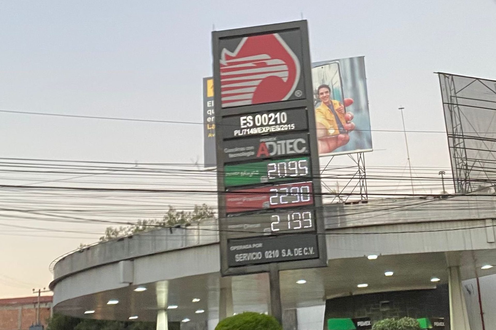 Sheinbaum pide no comprar gasolina en estaciones con precios elevados Sheinbaum pide no comprar gasolina en estaciones con precios elevados