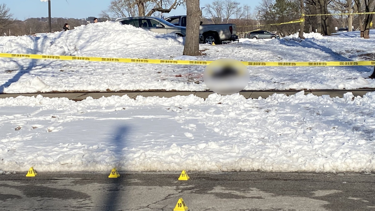 Tiroteo afuera de secundaria en Iowa deja un estudiante muerto