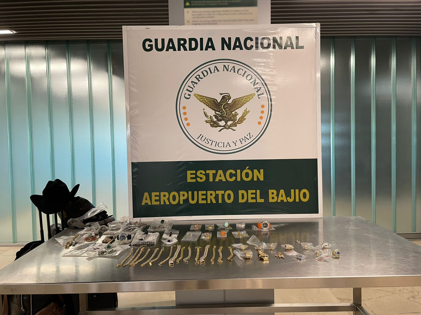 Aseguran joyería con valor de 43 mdp en Aeropuerto Internacional del Bajío