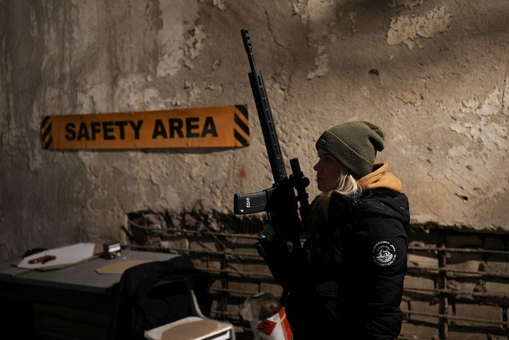 Las ucranianas que toman por primera vez las armas para defenderse - las-ucranianas-que-toman-por-primera-vez-las-armas-para-defenderse-4-1024x683