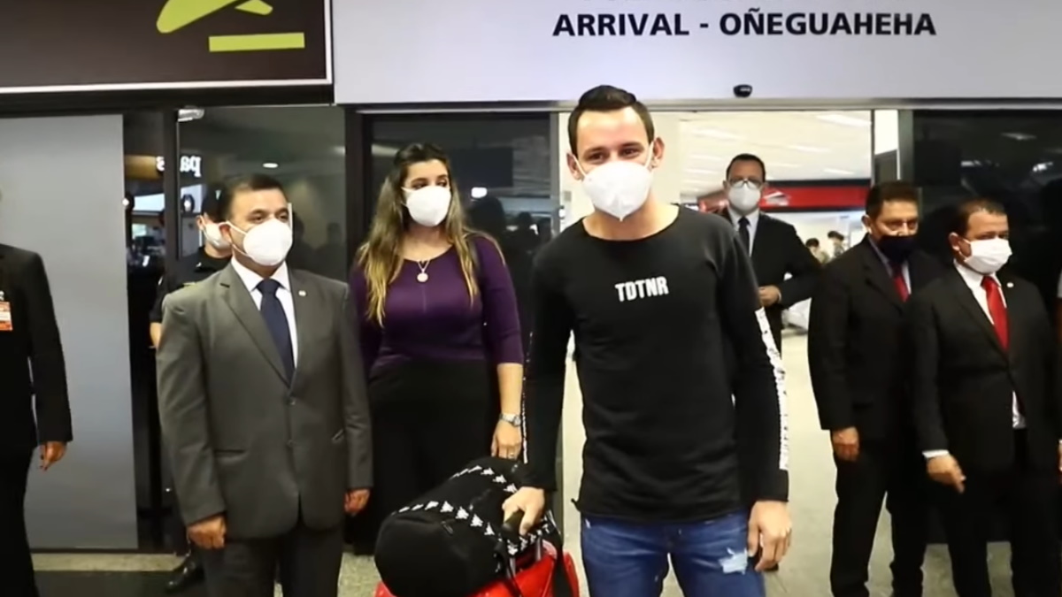 El futbolista José Ariel López deja Ucrania y ya está en su natal Paraguay