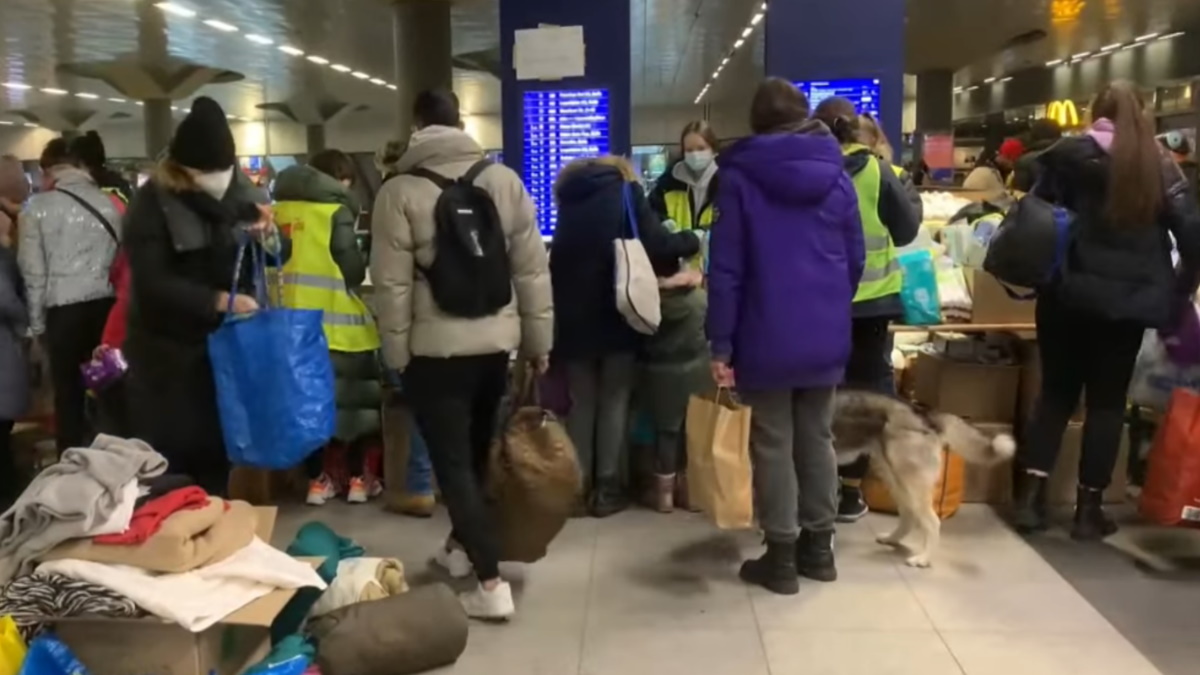 Berlín recibe a miles de ucranianos que huyen de la guerra