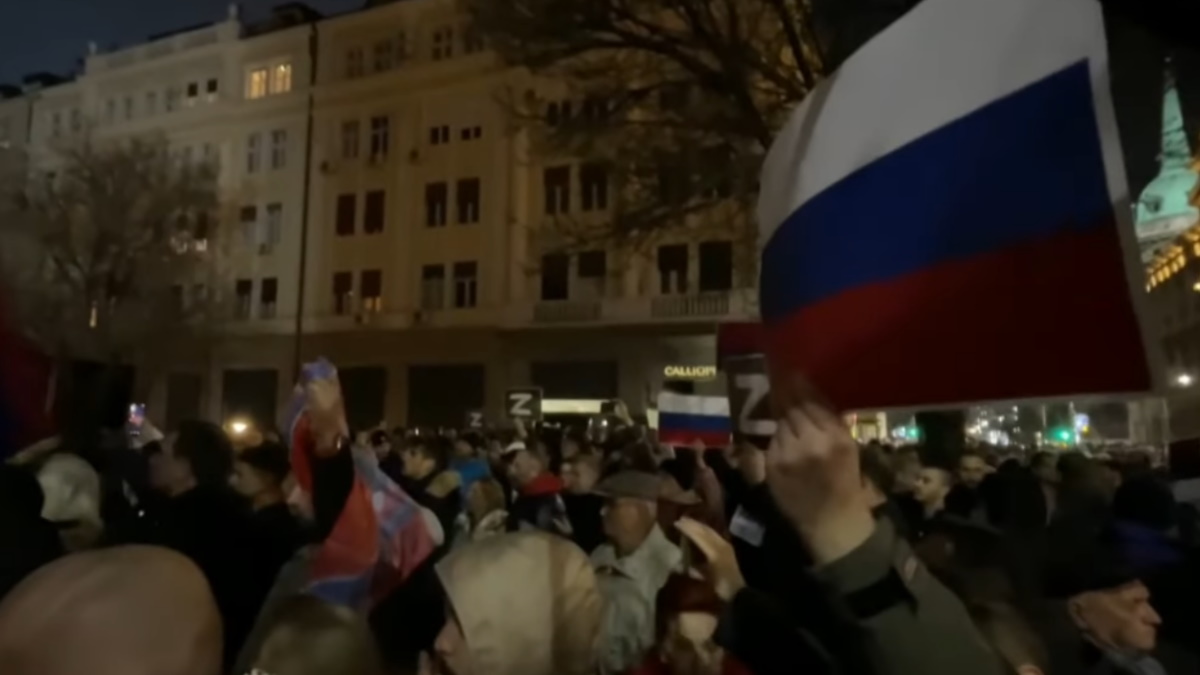 Unas mil personas se manifiestan en apoyo a Rusia en Belgrado