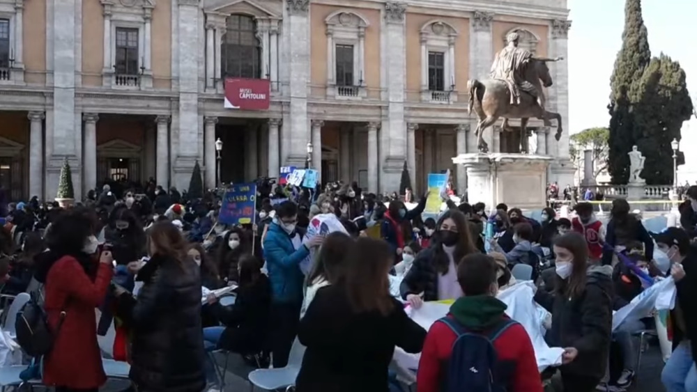 La comunidad educativa de Roma se manifiesta contra la guerra de Ucrania