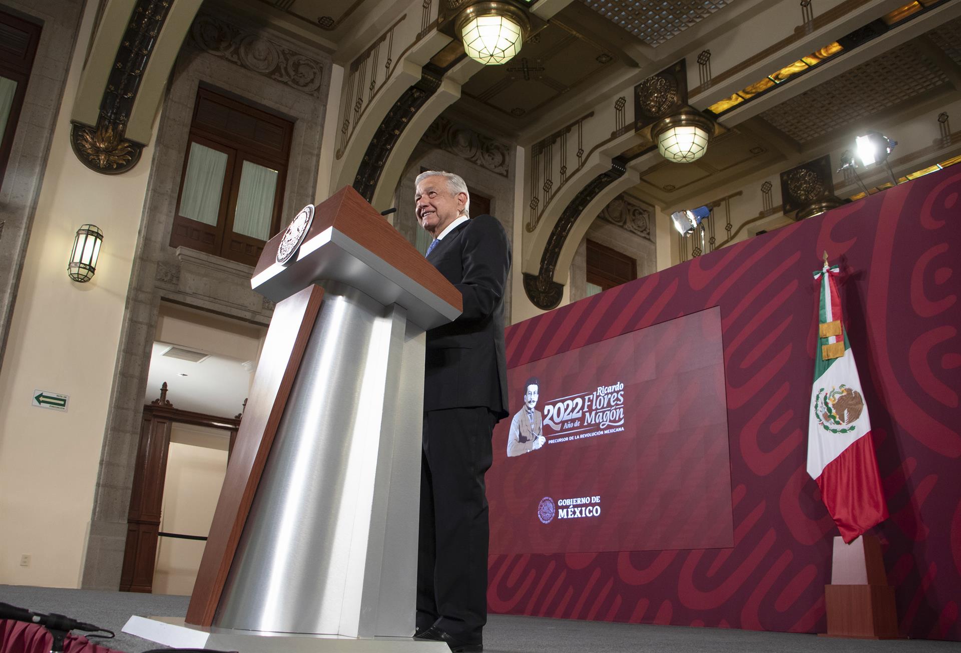 López Obrador critica al PP y Vox por su “manía de intervenir” en México