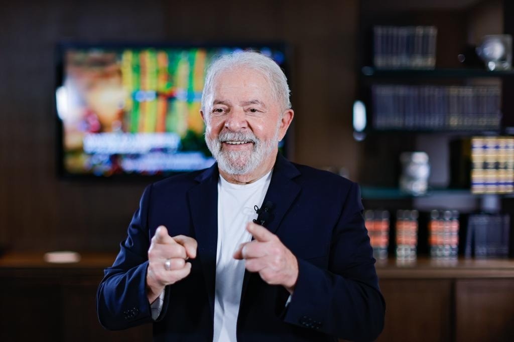 Inicia carrera por la Presidencia de Brasil con 12 candidatos