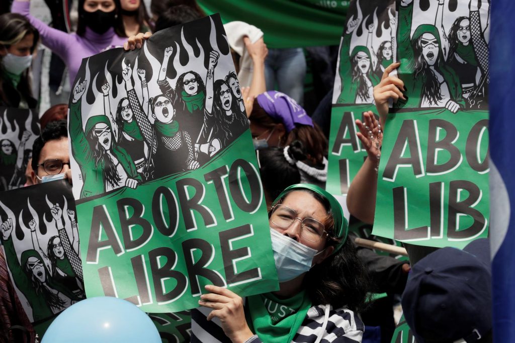 Millones de complicaciones por abortos podrían evitarse fácilmente: OMS - manifestacion-en-colombia-a-favor-del-aborto-legal-1024x683