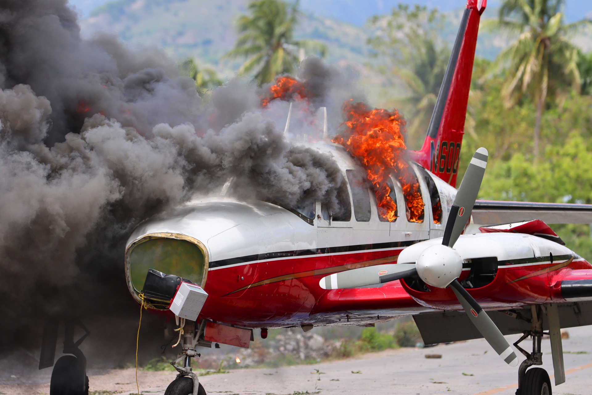 Manifestantes haitianos causan destrozos en el aeropuerto de Les Cayes