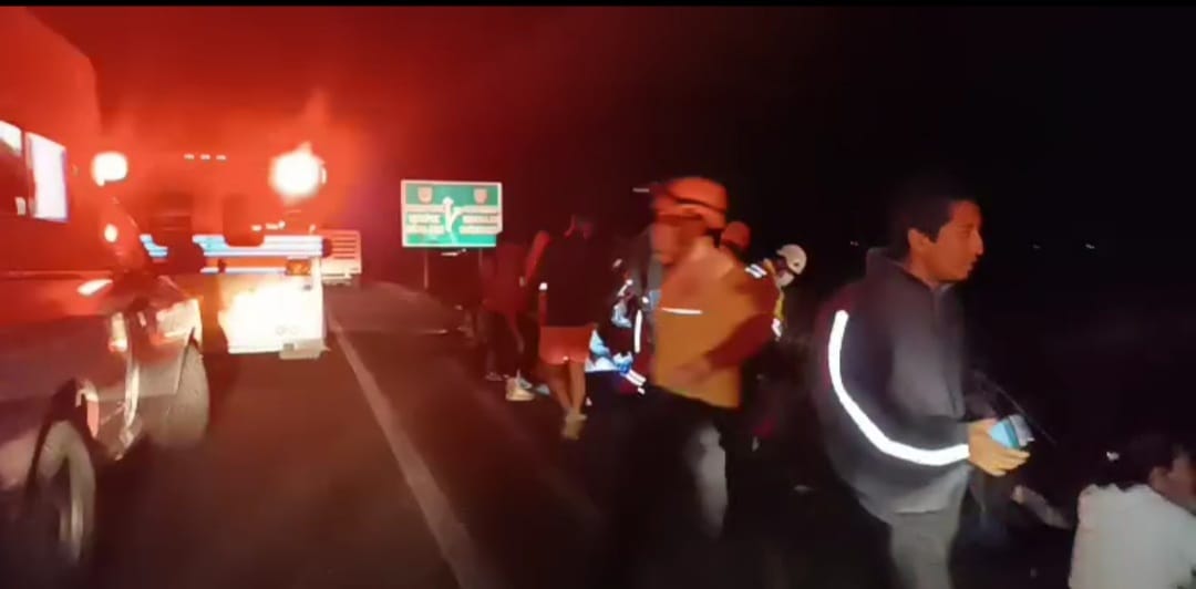 Volcadura de autobús con migrantes en Oaxaca deja al menos 10 lesionados