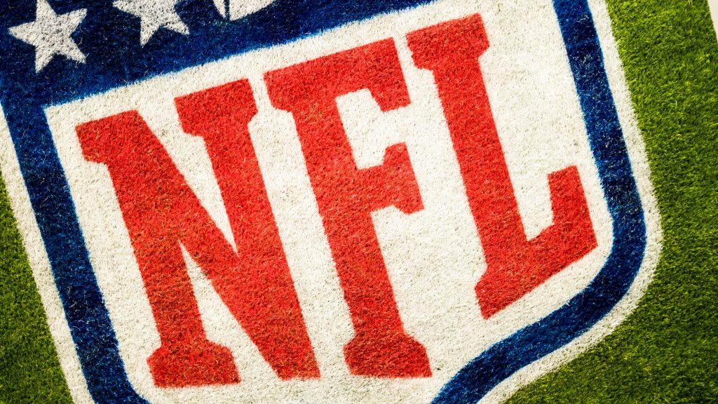 Investigación cuestiona pagos de la NFL a jugadores víctimas de problemas cerebrales - nfl-1024x576