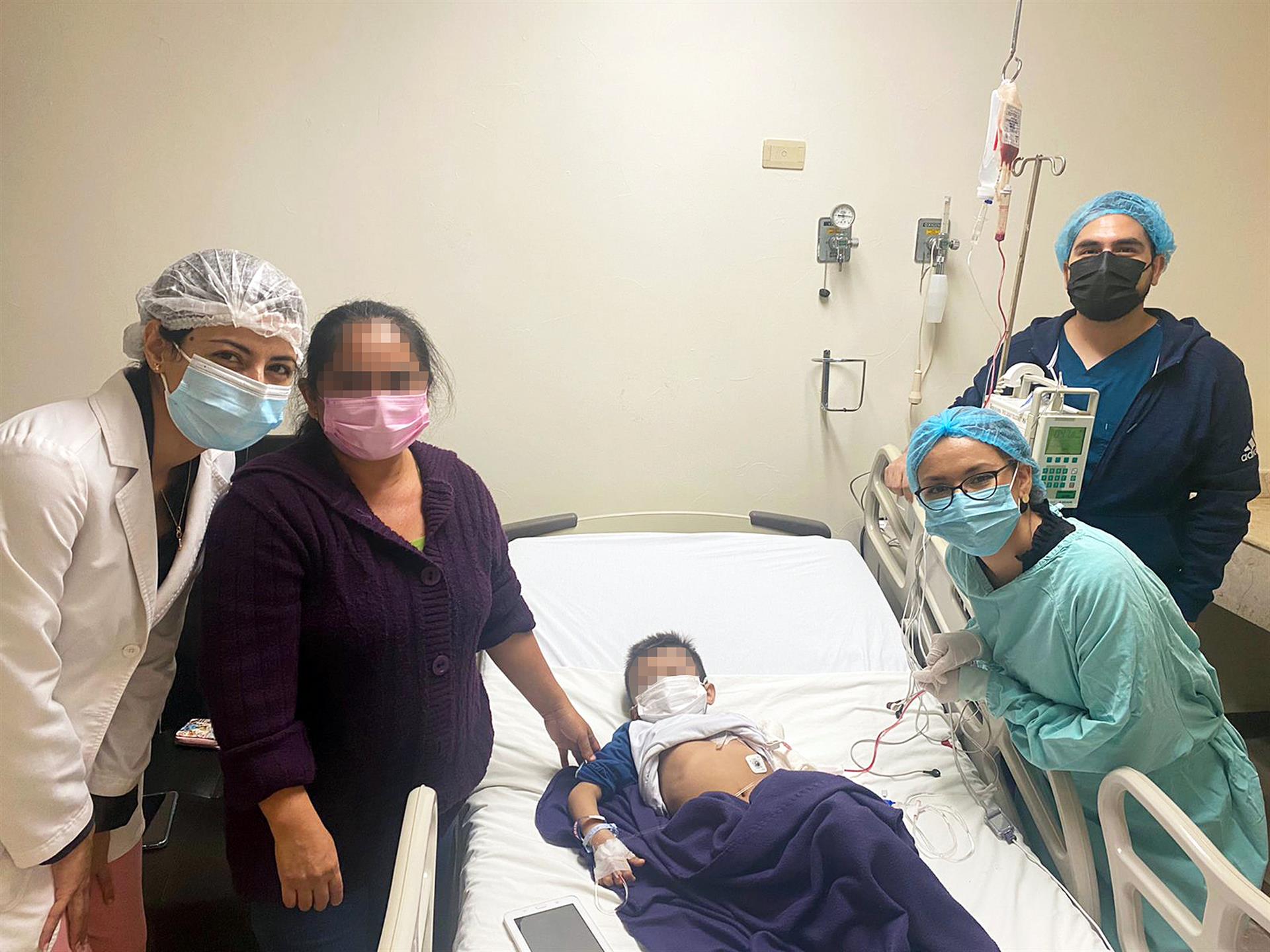 Trasplante de médula ósea salva vida a niño con leucemia en Quintana Roo