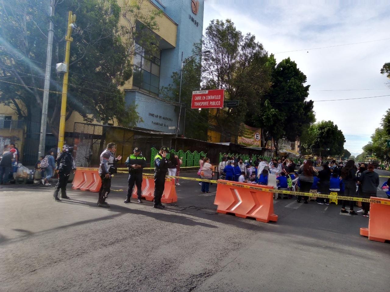 Alumnos de primaria realizan nuevo bloqueo en Centro Histórico de CDMX Alumnos de primaria realizan nuevo bloqueo en Centro Histórico de CDMX