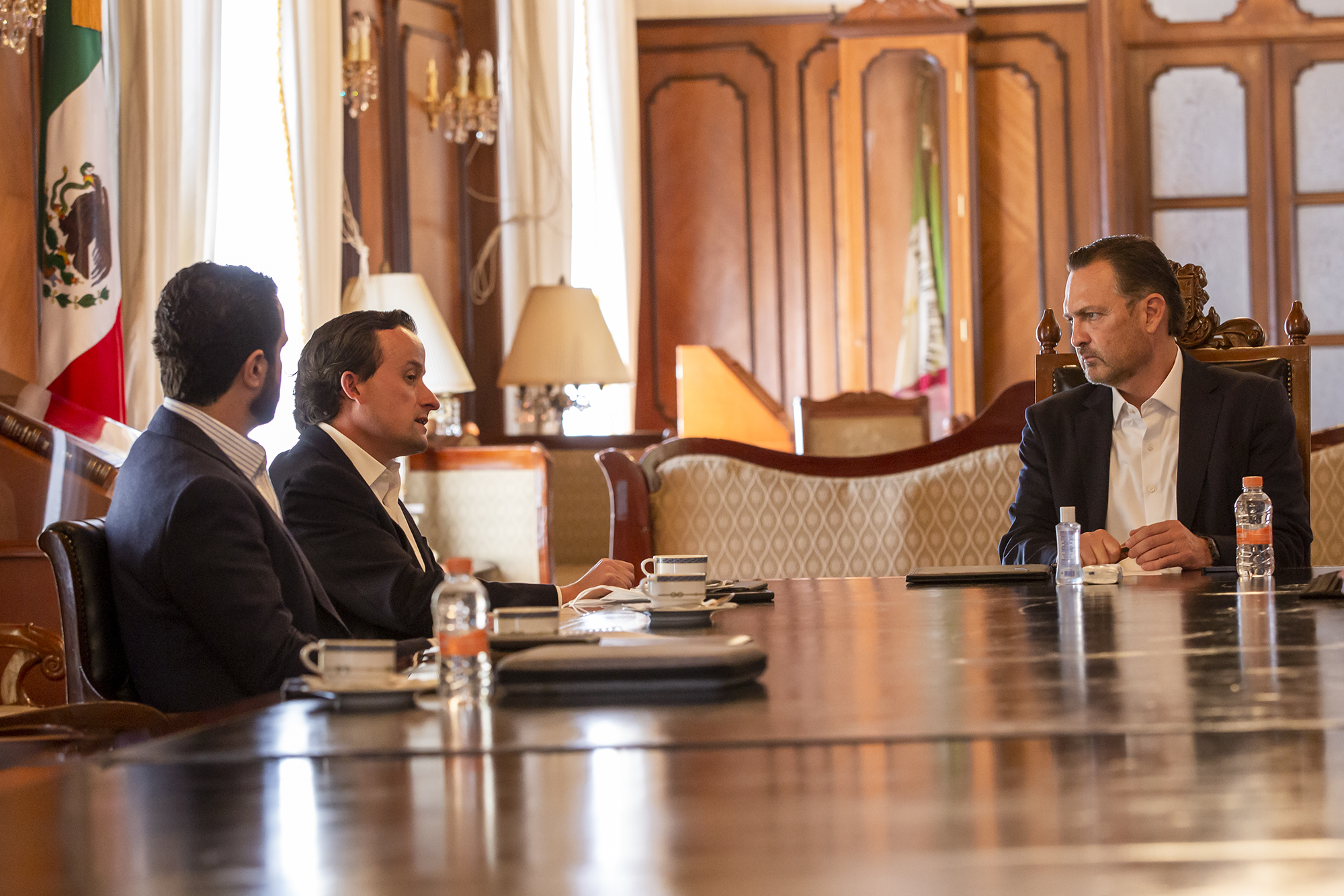 Mauricio Kuri se reúne con Mikel Arriola y Gabriel Solares tras violencia en el Querétaro-Atlas