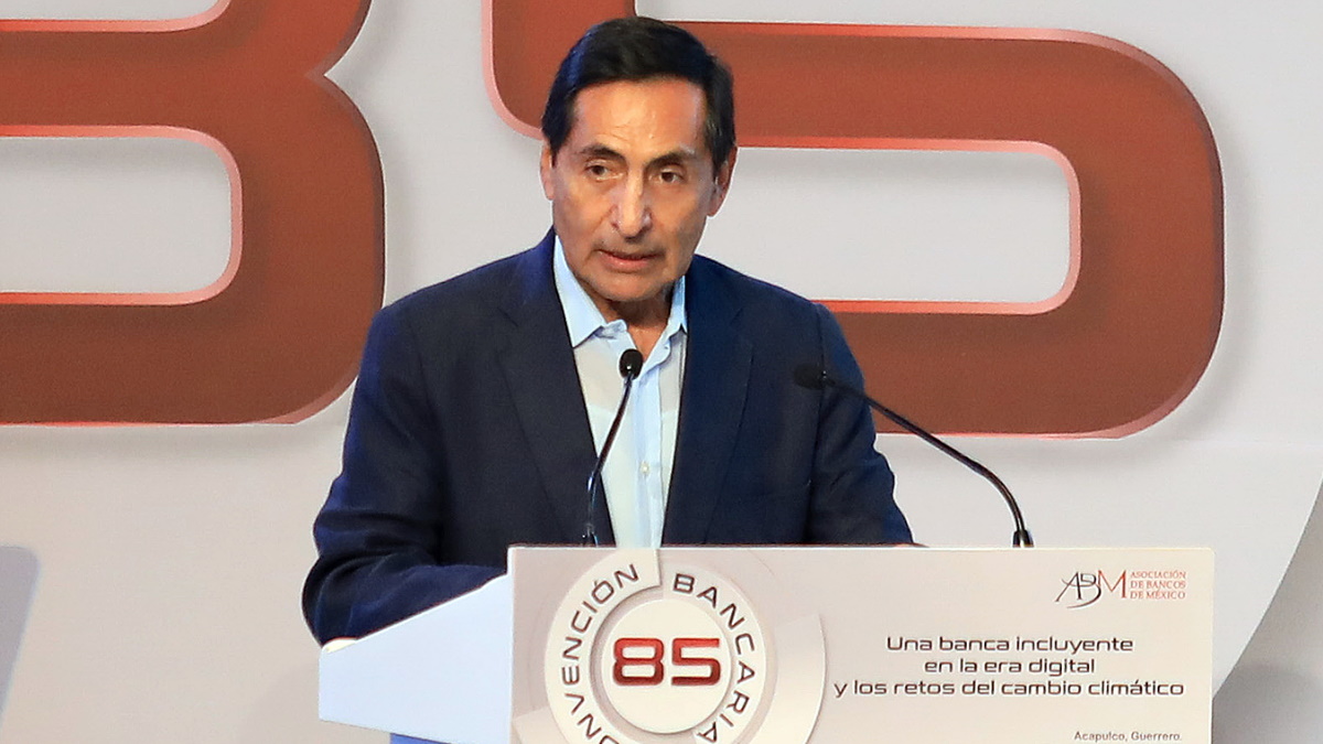 “Usted no les haga caso”, dice Ramírez de la O sobre quienes piden su renuncia