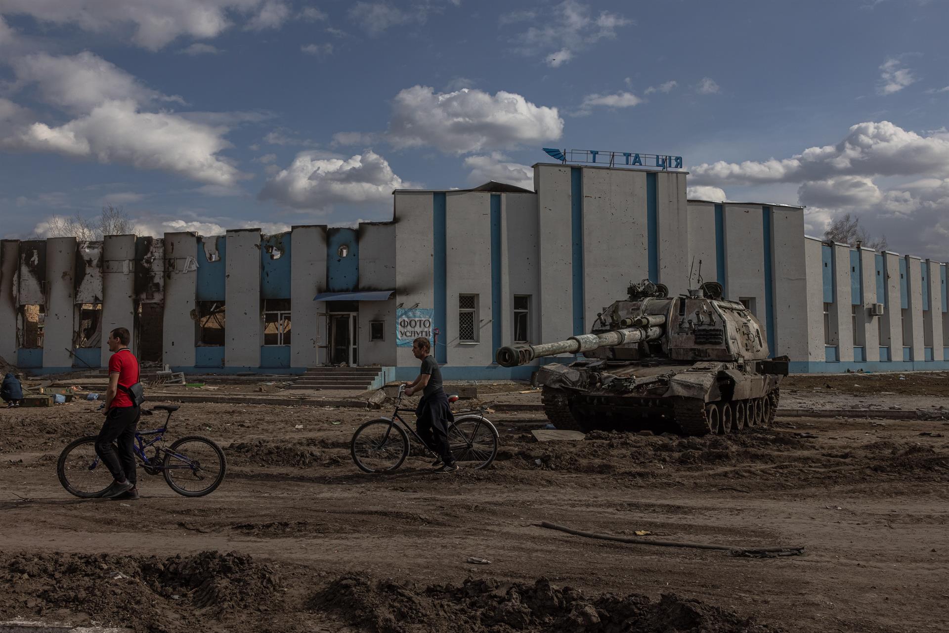 Rusia intensifica ofensiva en Donbás pero continúa los bombardeos en el norte