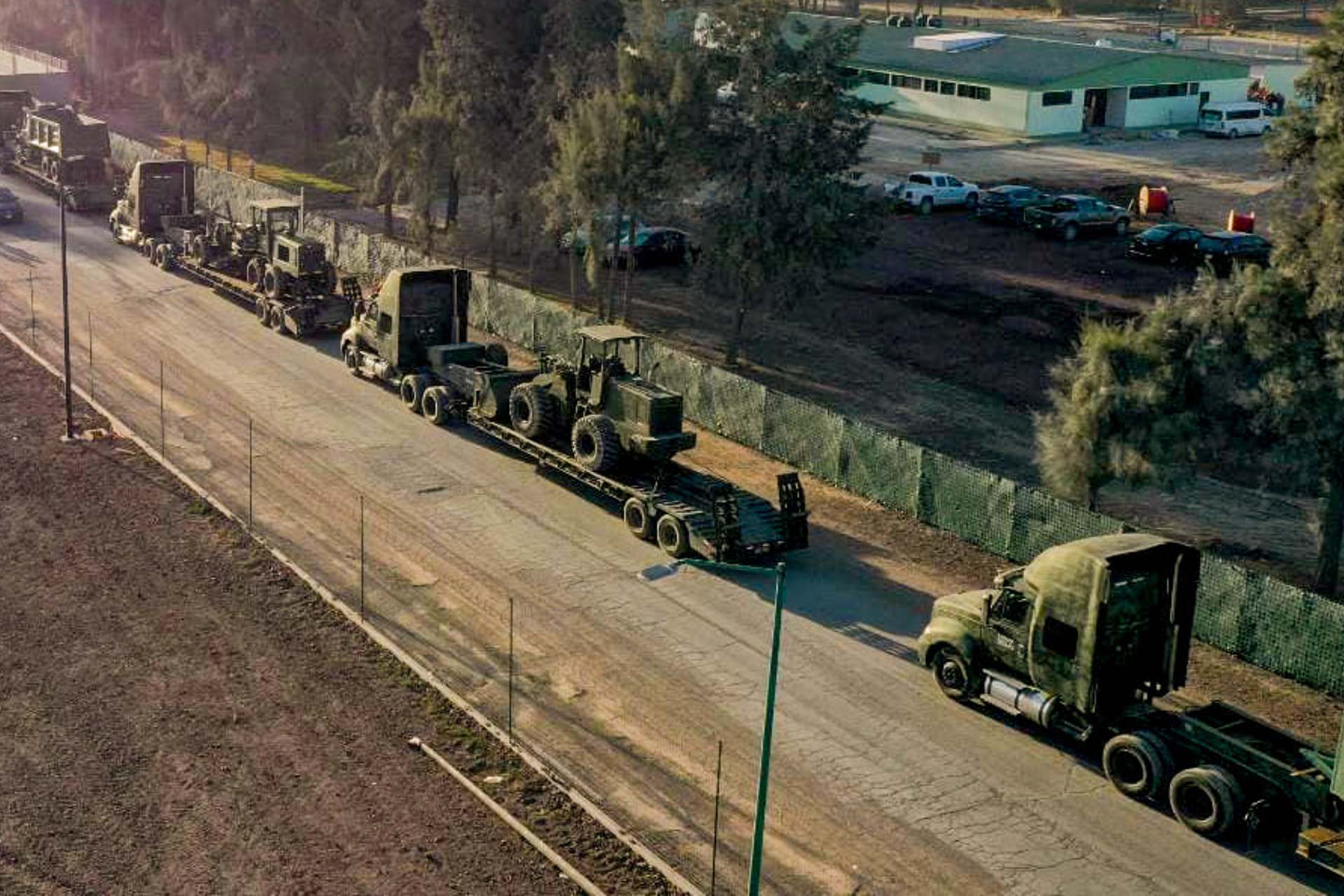 Sedena envía primer convoy para construcción del Tren Maya Sedena envía primer convoy para construcción del Tren Maya