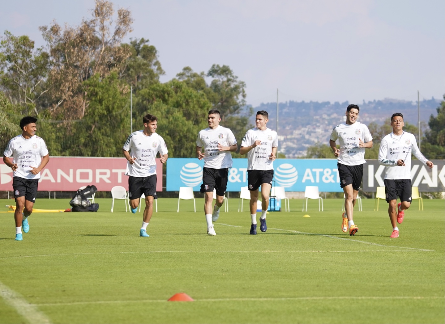 México inicia concentración para cierre de la eliminatoria mundialista