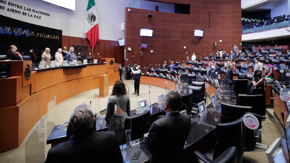 Oposición “revienta” sesión en el Senado en votación sobre definición de propaganda gubernamental