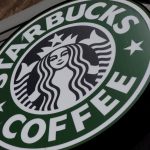 Nueva York y Starbucks acuerdan pago millonario por violar derechos de trabajadores