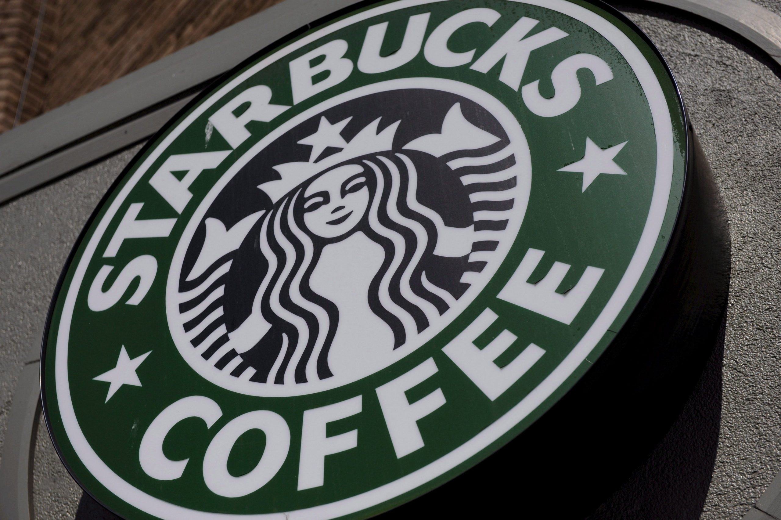 Nueva York y Starbucks acuerdan pago millonario por violar derechos de trabajadores Nueva York y Starbucks acuerdan pago millonario por violar derechos de trabajadores