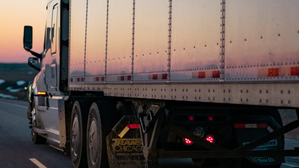 Ocho de cada 10 robos a transporte en carreteras de México son violentos