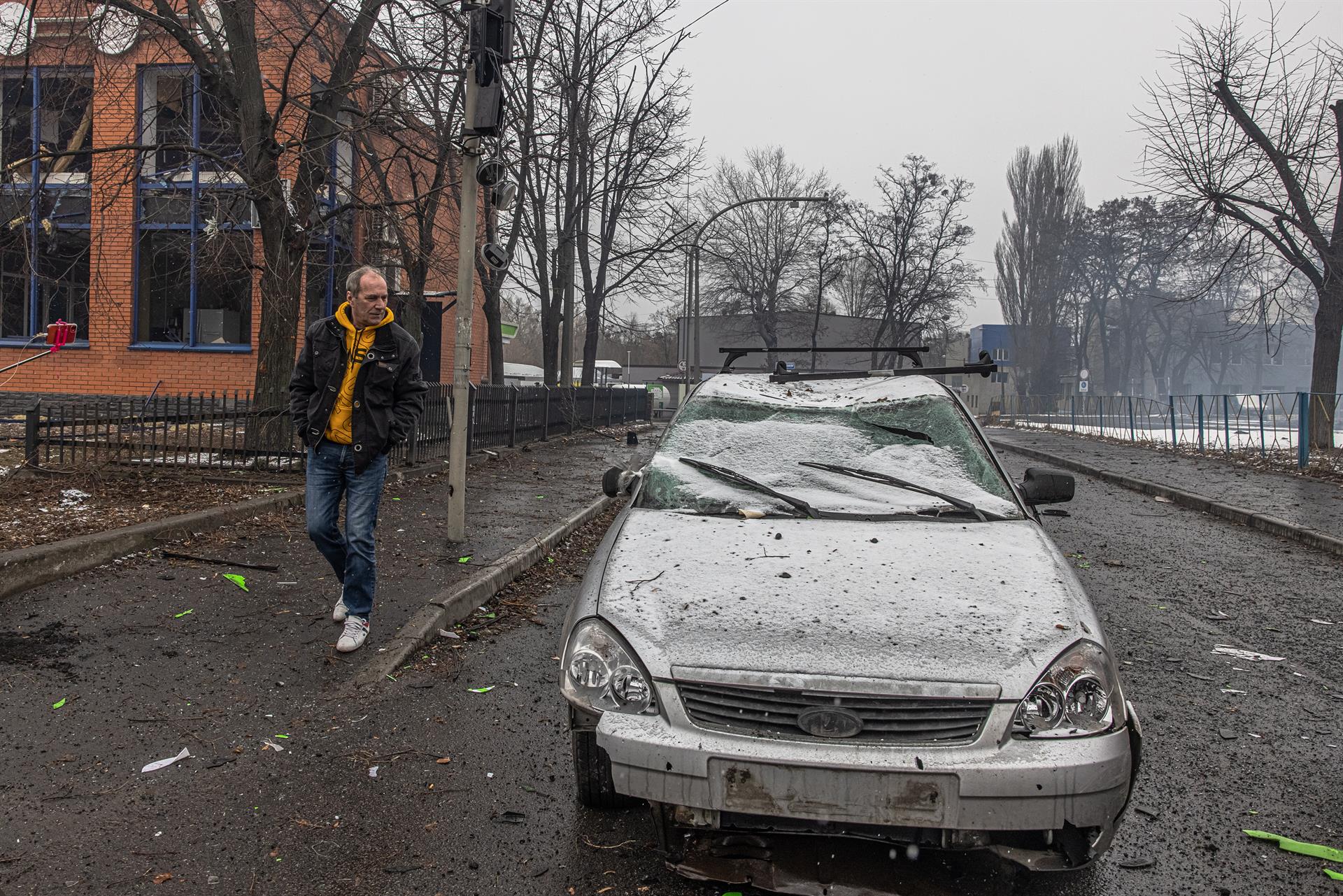 Ucrania y Rusia acuerdan un alto al fuego temporal para evacuar civiles Ucrania y Rusia acuerdan un alto al fuego temporal para evacuar civiles
