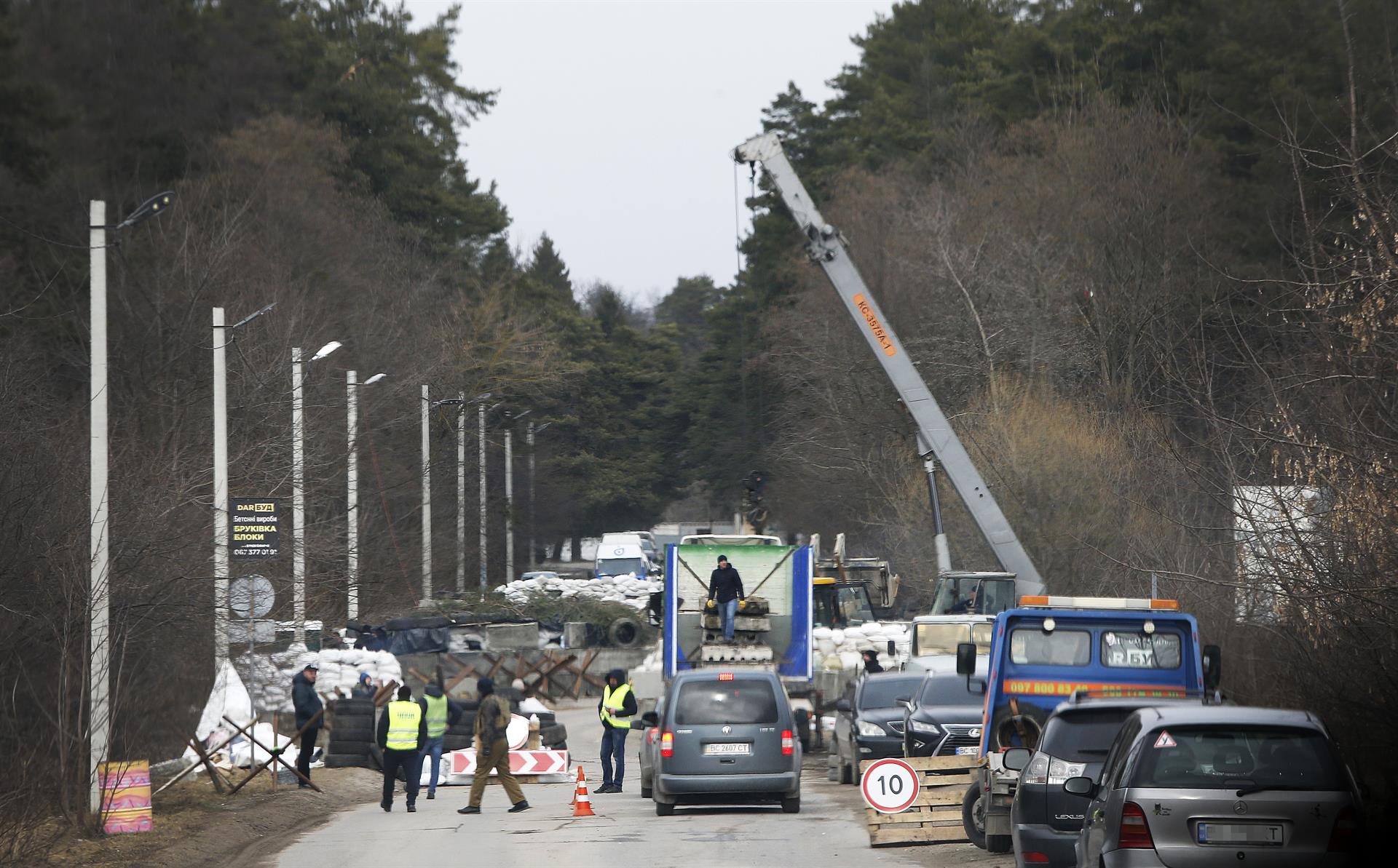 Al menos 33 muertos en bombardeo ruso en área residencial de Ucrania