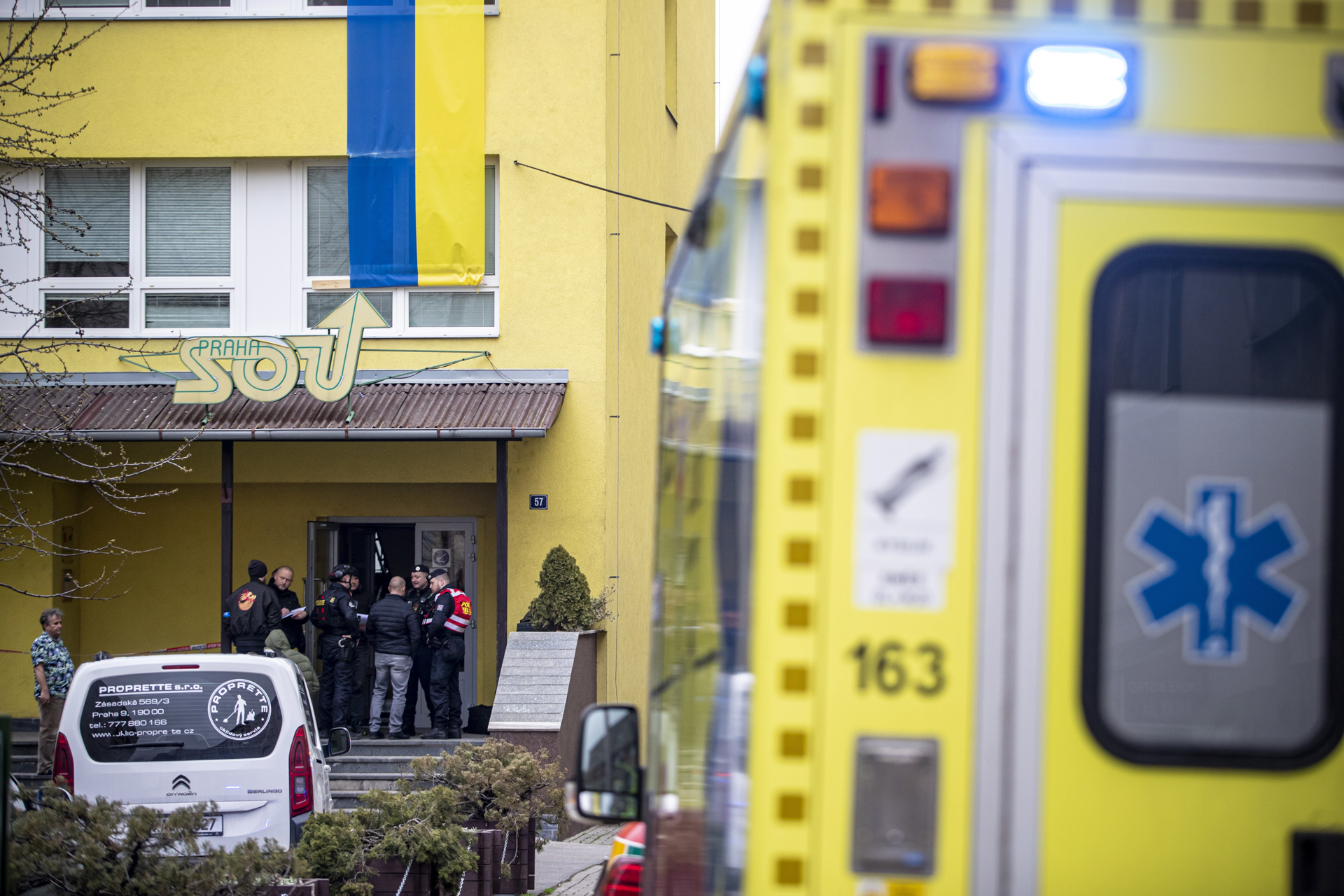 Un estudiante mata a su profesor con un machete en un colegio en Praga