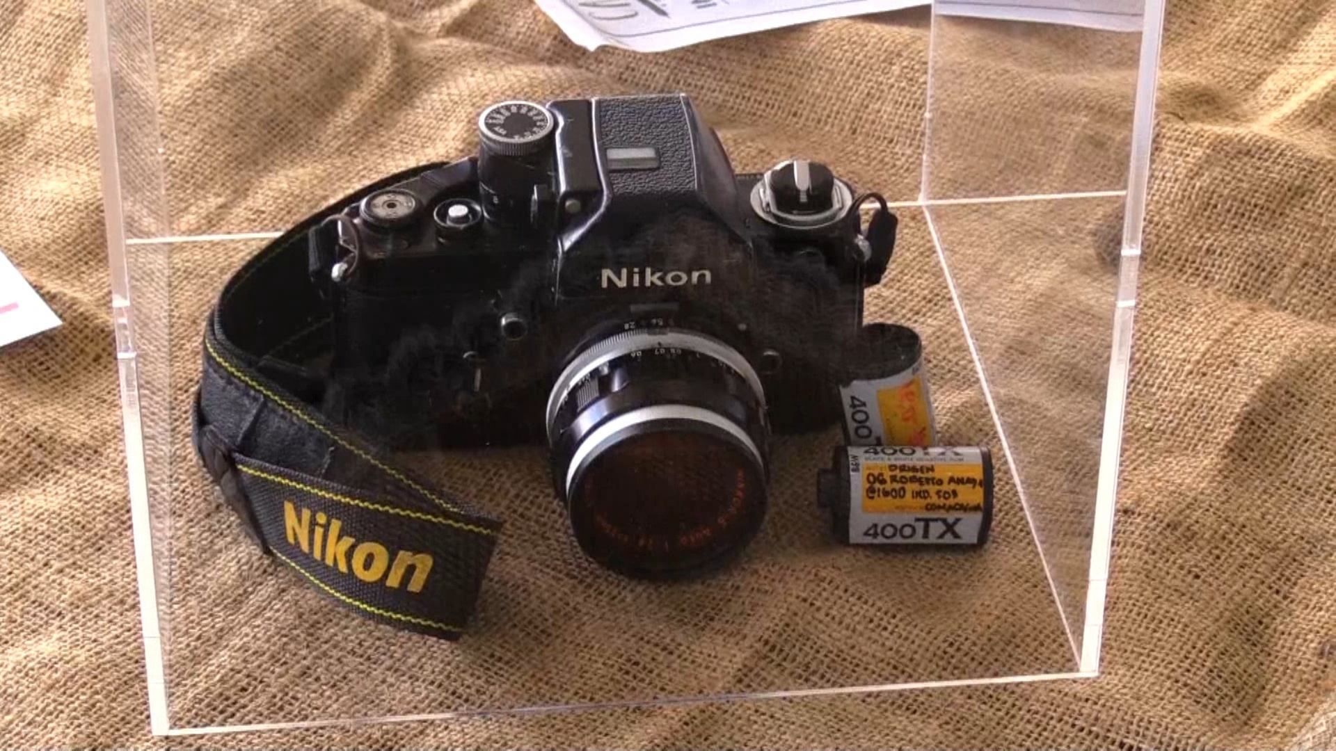 Una exposición de fotografías reveladas con café muestra la caficultura centroamericana