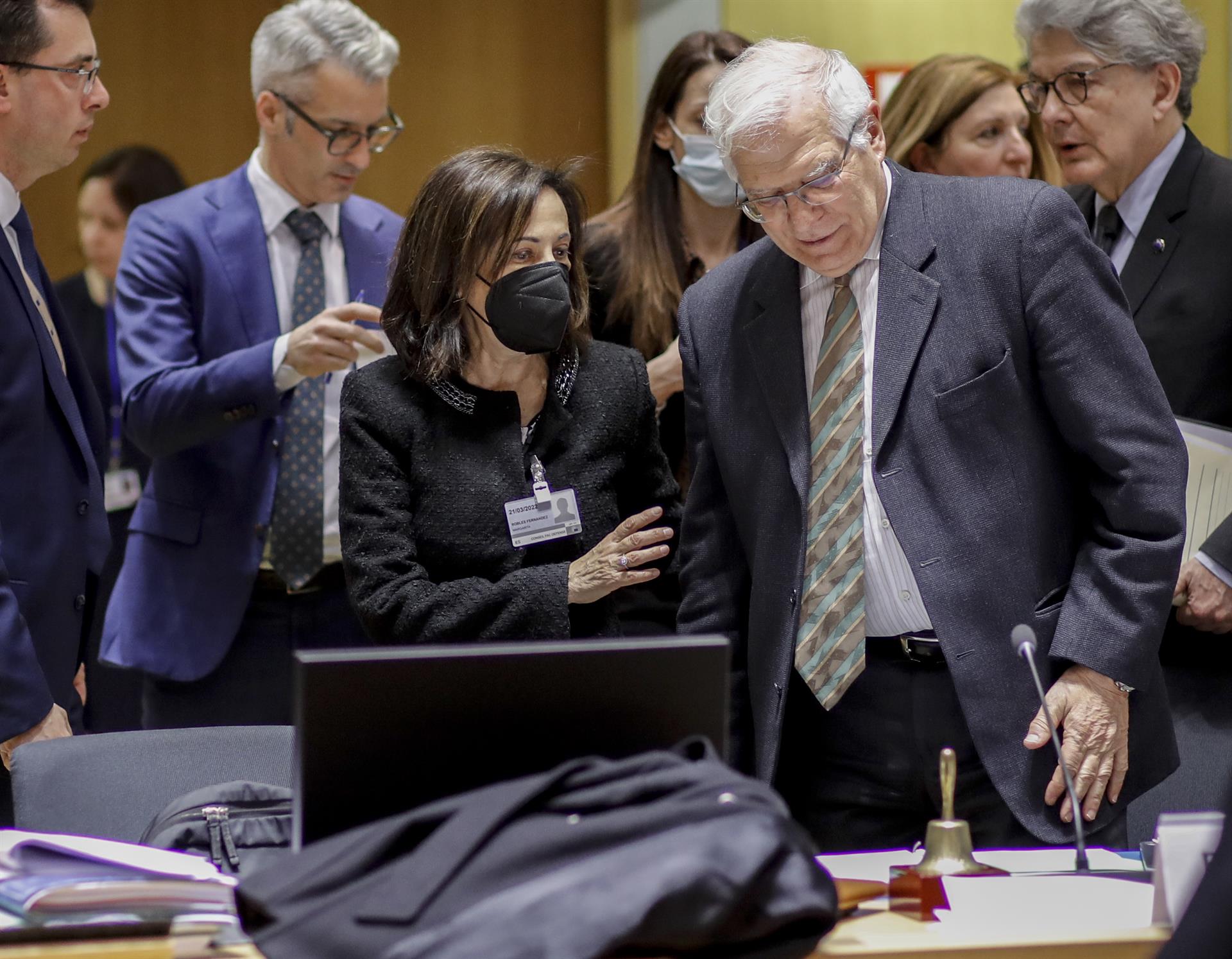 Unión Europea aprueba otros 500 millones de euros más en material militar para Ucrania