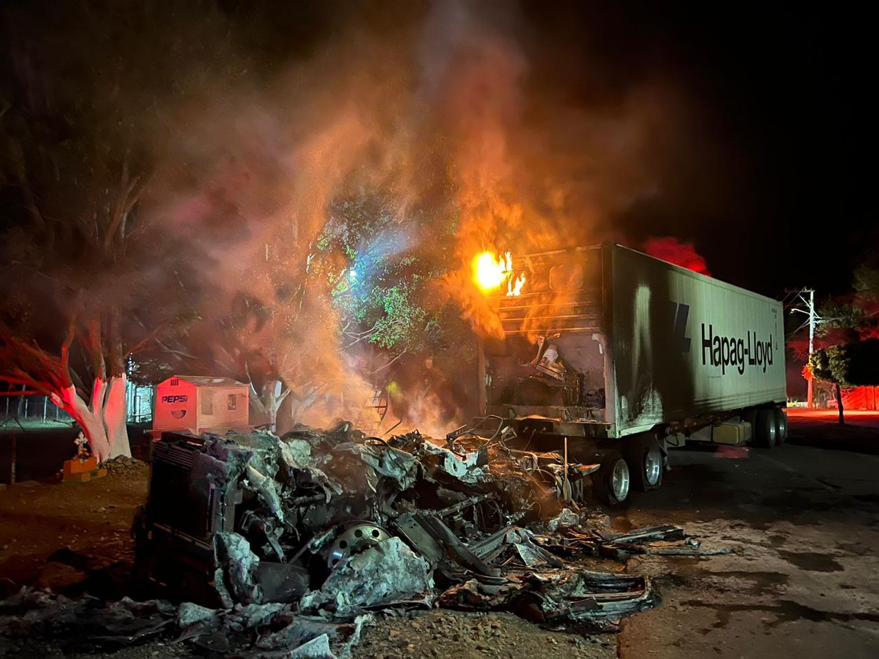 #Video Por enfrentamientos y quema de autos suspenden clases en Tamazula, Jalisco