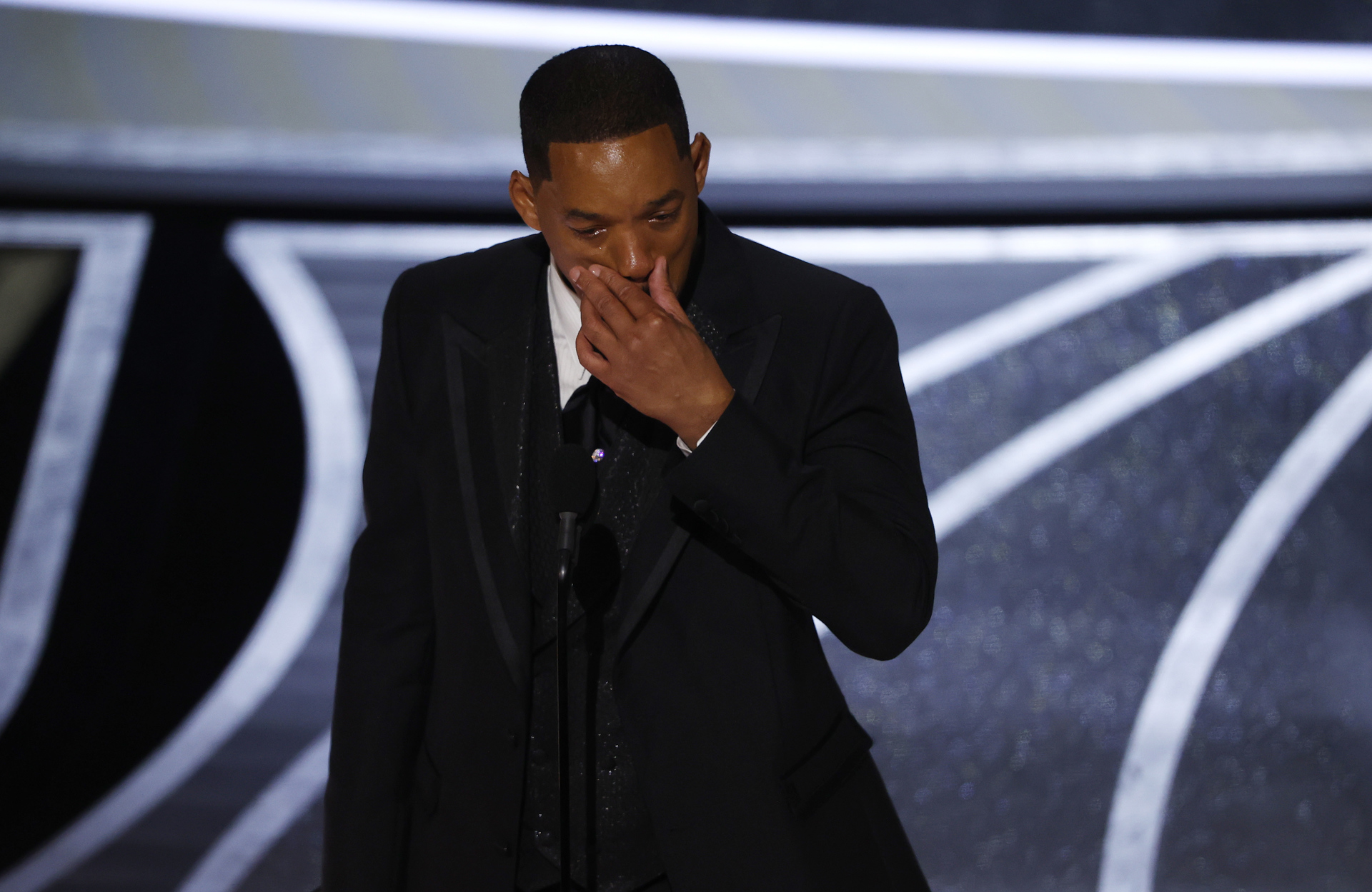 Will Smith ofrece disculpas a Chris Rock por bofetada en los Óscar