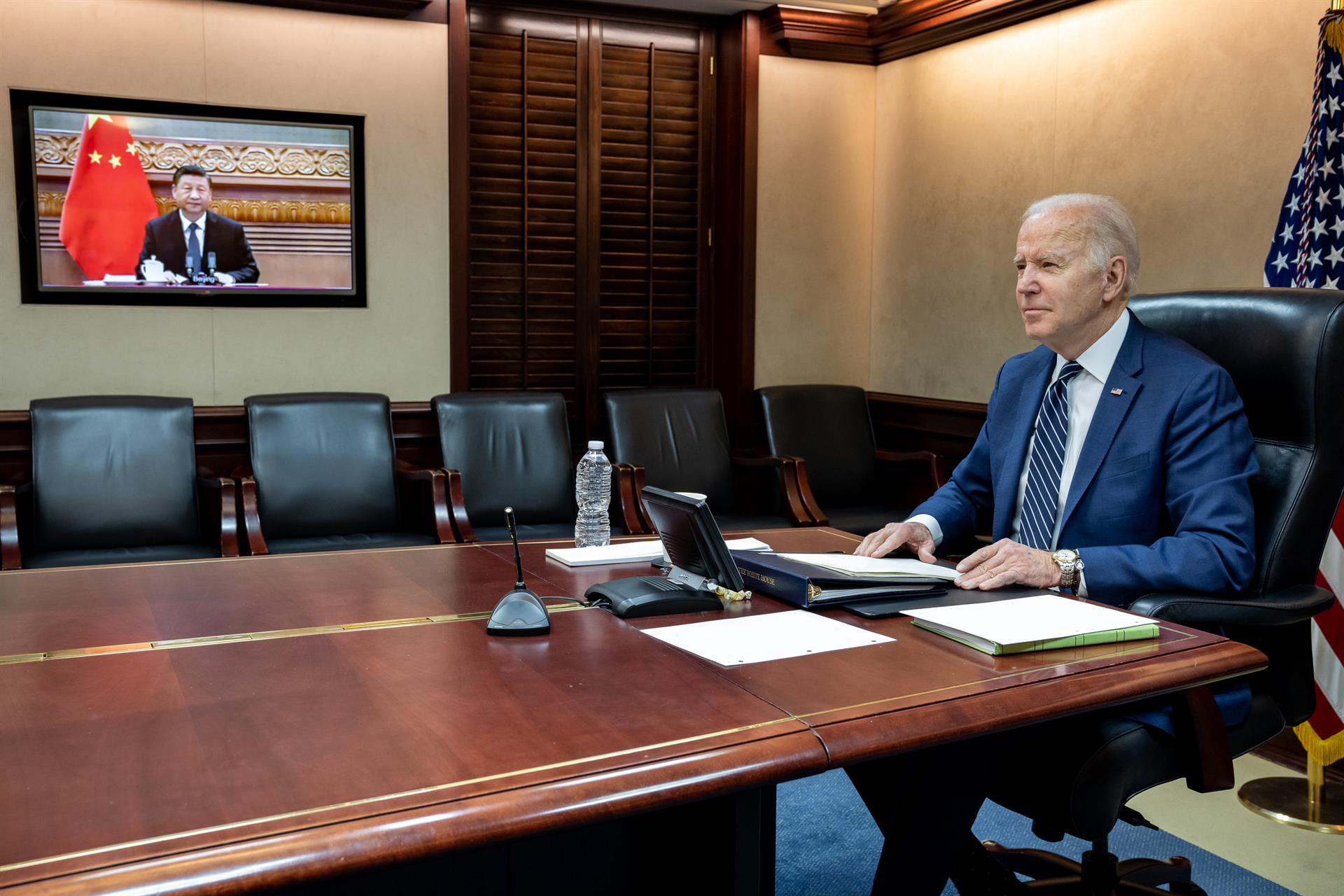 Biden advierte a Xi de las “implicaciones” para China si ayuda a Rusia Biden advierte a Xi de las “implicaciones” para China si ayuda a Rusia