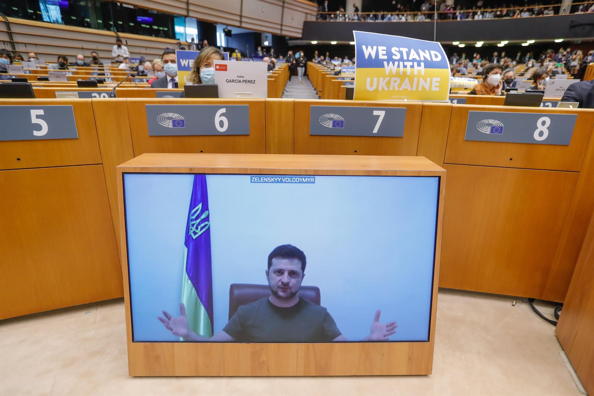 #Video La emotiva traducción del discurso de Zelenski en Parlamento Europeo #Video La emotiva traducción del discurso de Zelenski en Parlamento Europeo