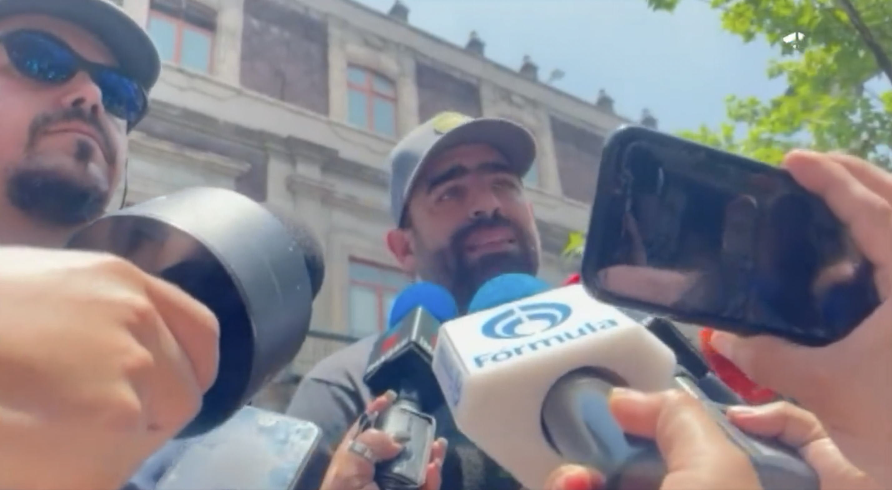 #Video Activistas contra el Tren Maya se instalan en inmediaciones de Palacio Nacional #Video Activistas contra el Tren Maya se instalan en inmediaciones de Palacio Nacional