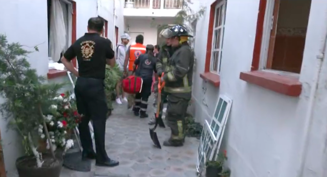 #Video Explosión por acumulación de gas deja dos adultos mayores lesionados en Álvaro Obregón