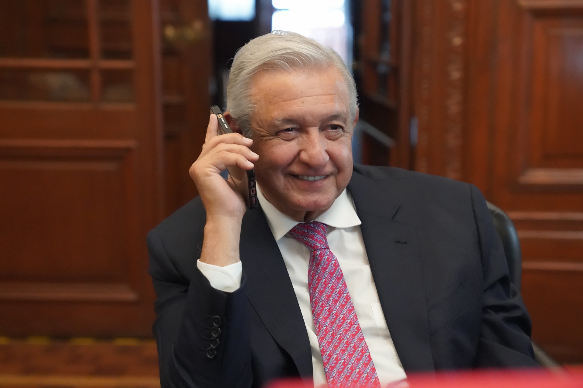 AMLO habla con Jean-Luc Mélenchon, tercer lugar en las presidenciales de Francia