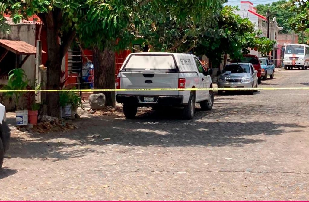 Sujetos armados asesinan a niña y hombre en Colima