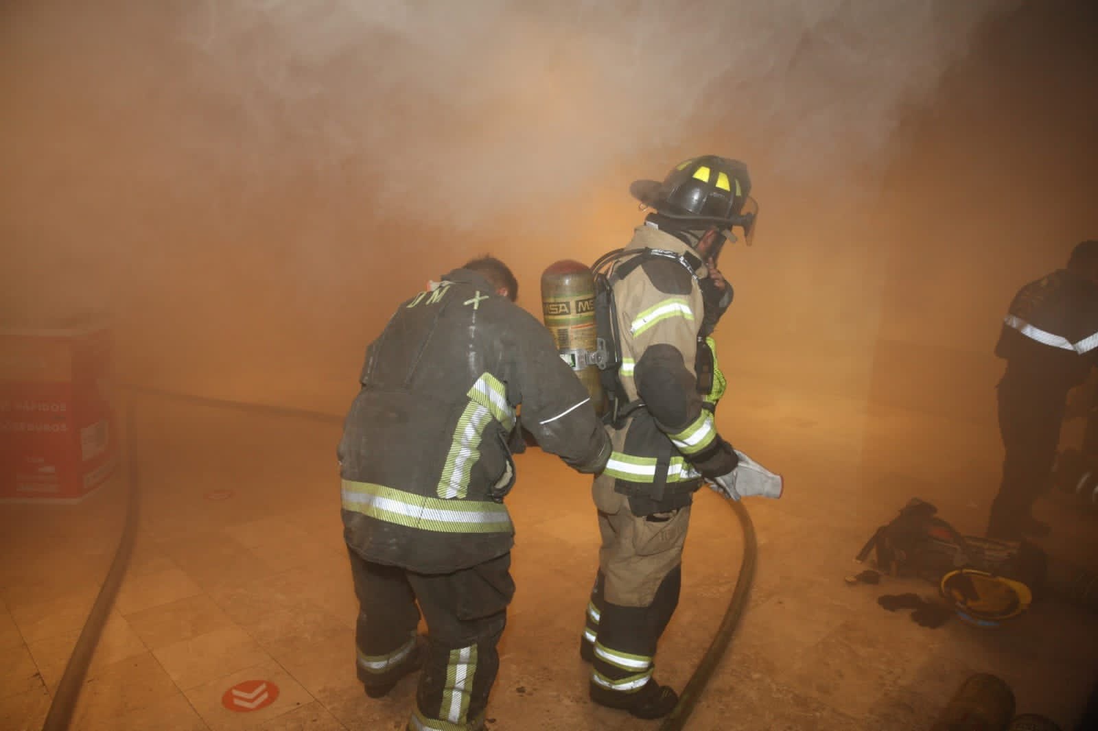 Incendio en plaza comercial de CDMX deja 33 locales afectados Incendio en plaza comercial de CDMX deja 33 locales afectados