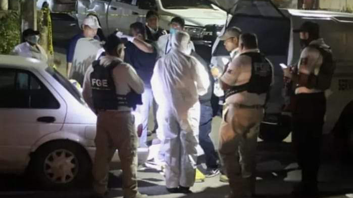 Abandonan auto en Acapulco con 4 cuerpos en el interior Abandonan auto en Acapulco con 4 cuerpos en el interior