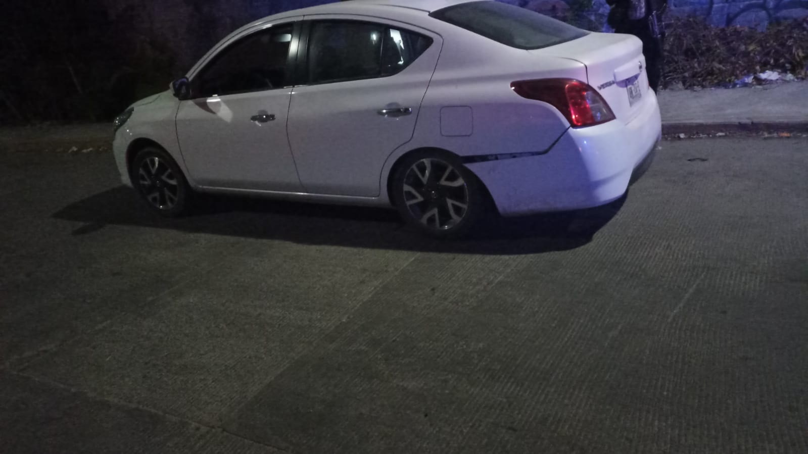 Abandonan en Acapulco cinco cadáveres al interior de auto