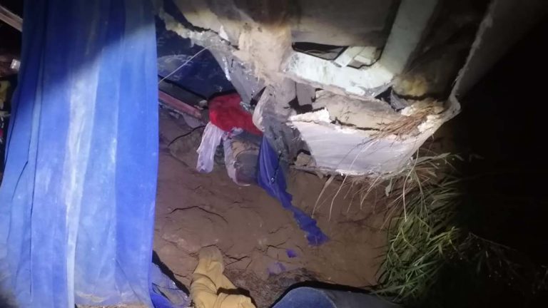 Volcadura de autobús turístico en Oaxaca deja 5 muertos - autobus-volcado-en-oaxaca