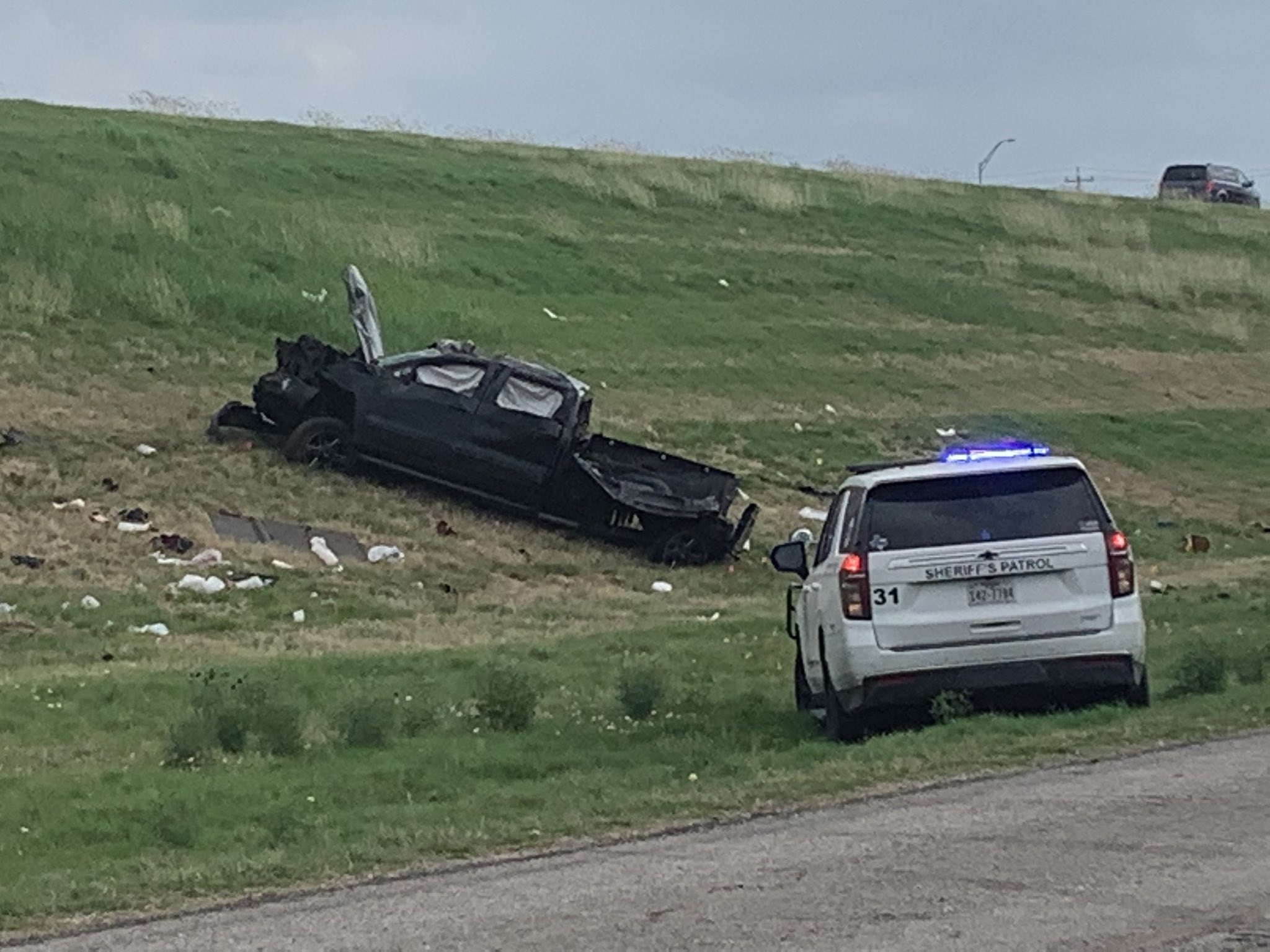 Volcadura tras persecución en Texas deja 15 migrantes heridos Volcadura tras persecución en Texas deja 15 migrantes heridos