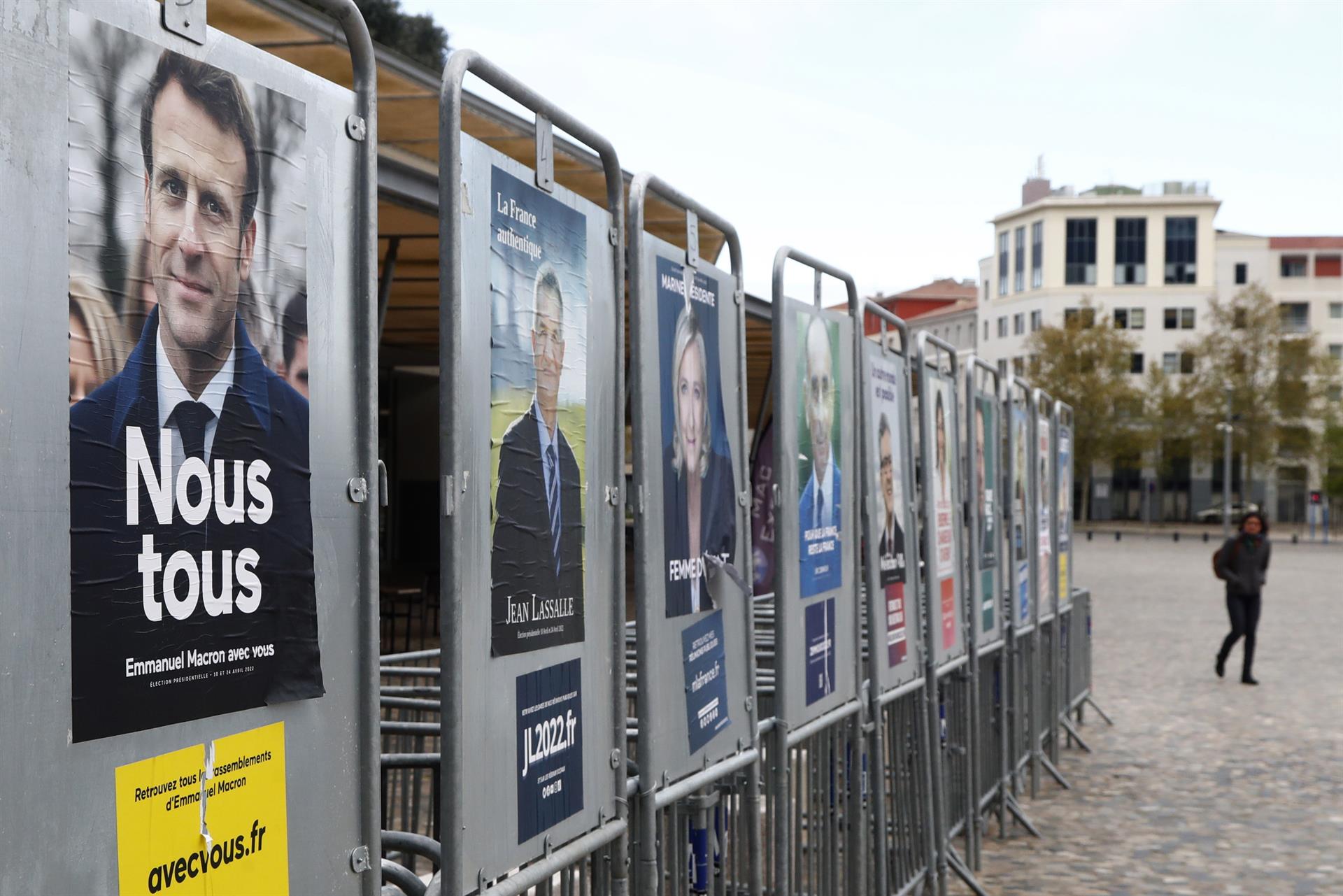 Una atípica campaña electoral en Francia echa el telón con Le Pen pisando los talones a Macron